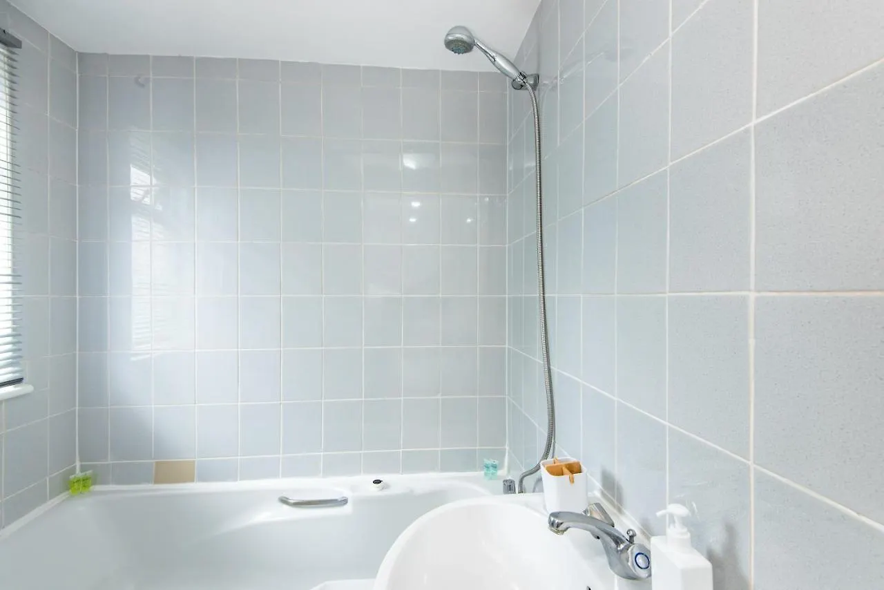 Aparthotel Spacious En-Suite In A 5-Bedroom House At Hanwell