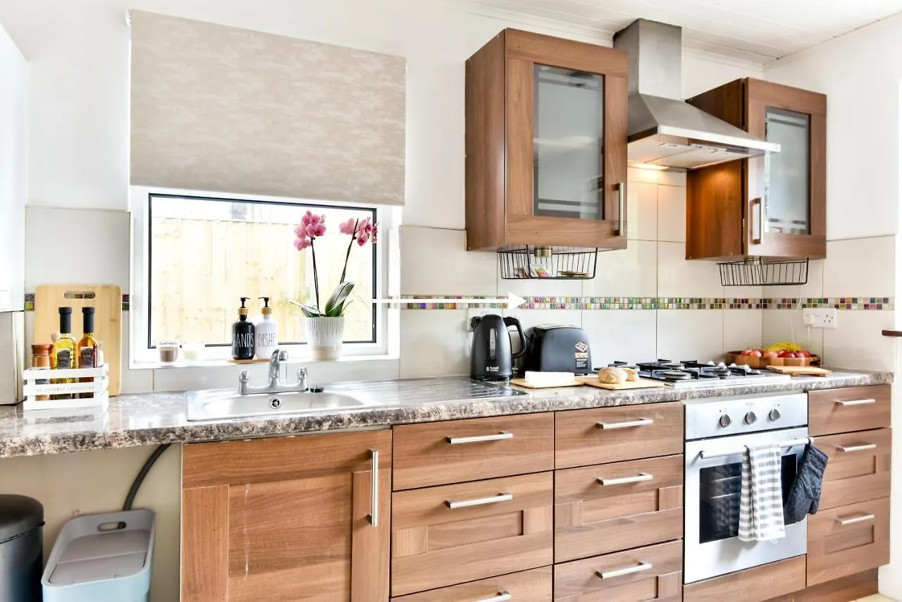 Spacious En-Suite In A 5-Bedroom House At Hanwell 0*,  United Kingdom