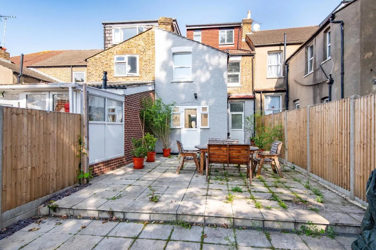 Aparthotel Spacious En-Suite In A 5-Bedroom House At Hanwell