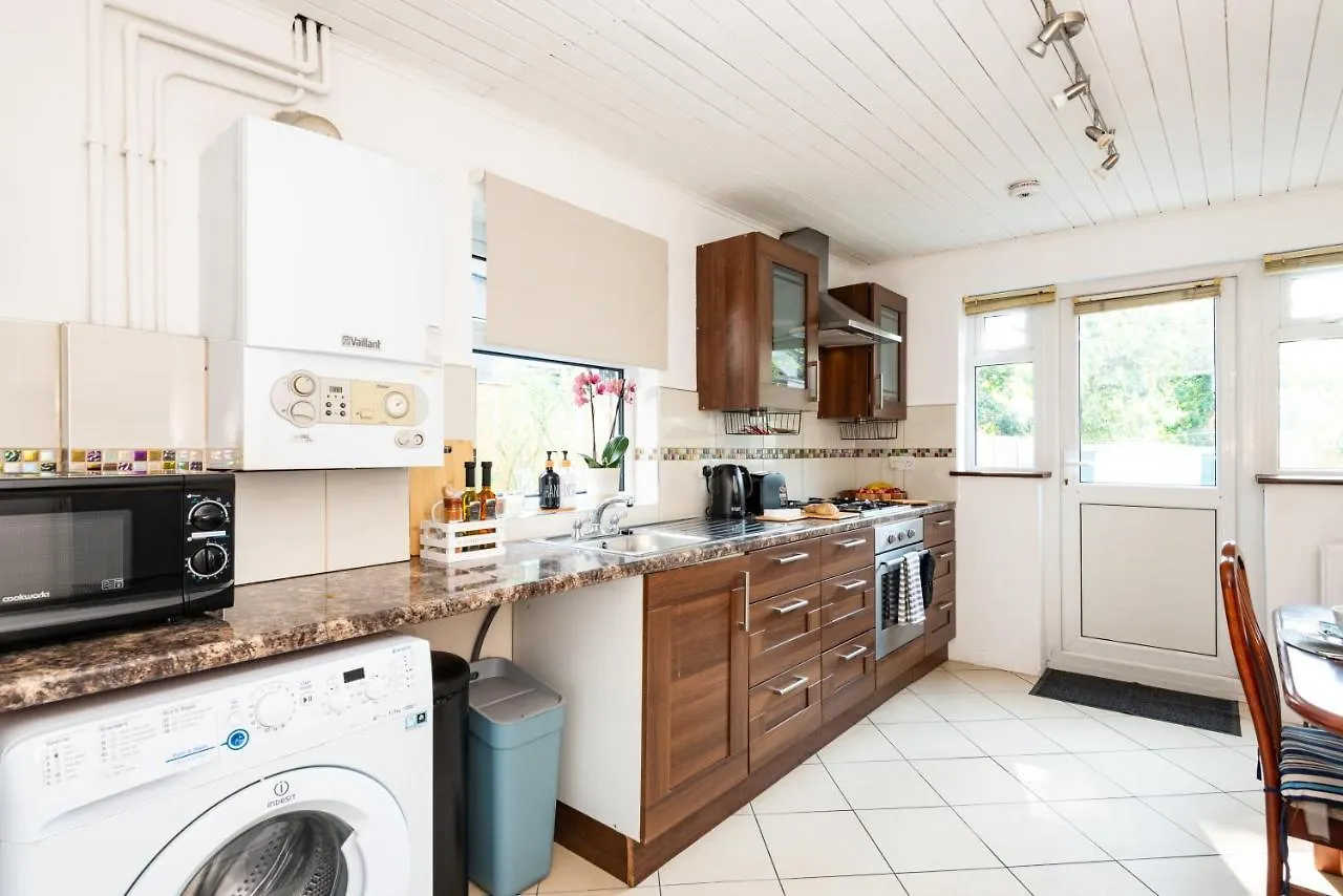 Aparthotel Spacious En-Suite In A 5-Bedroom House At Hanwell